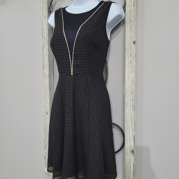 Express dress - Picture 4 of 9